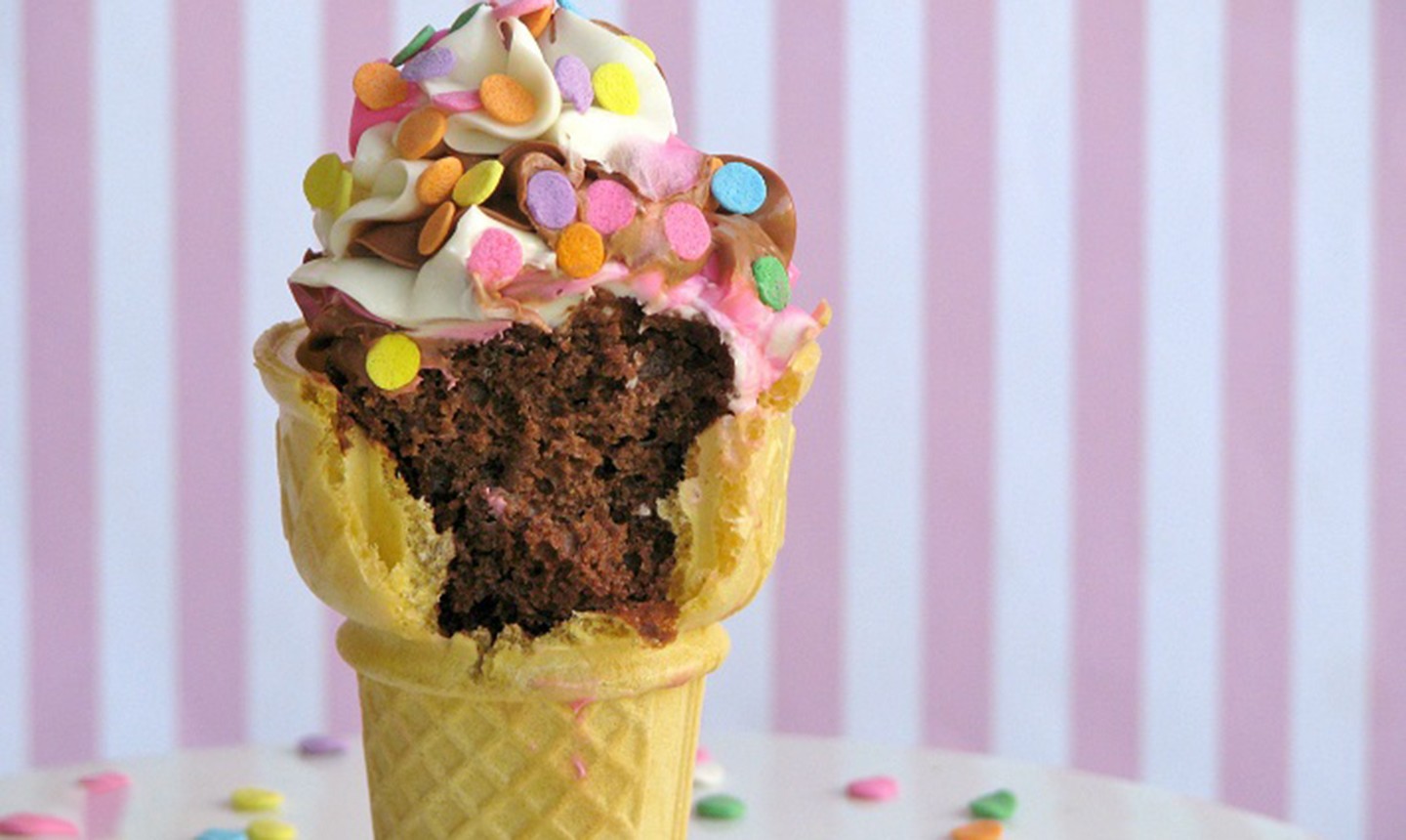 cut ice cream cone cupcake