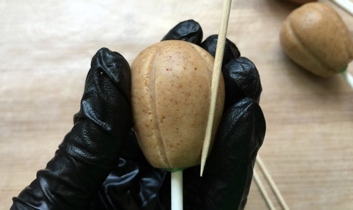 shaping cactus cake pops