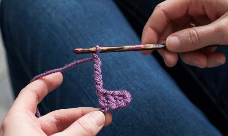 Crocheting second row with purple yarn