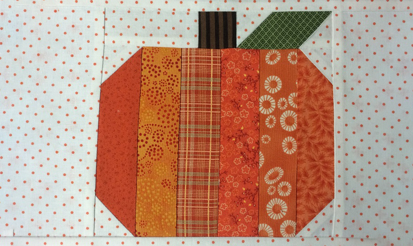 FREE Pumpkin Quilt Block Tutorial | Fall Quilt Patterns, Halloween