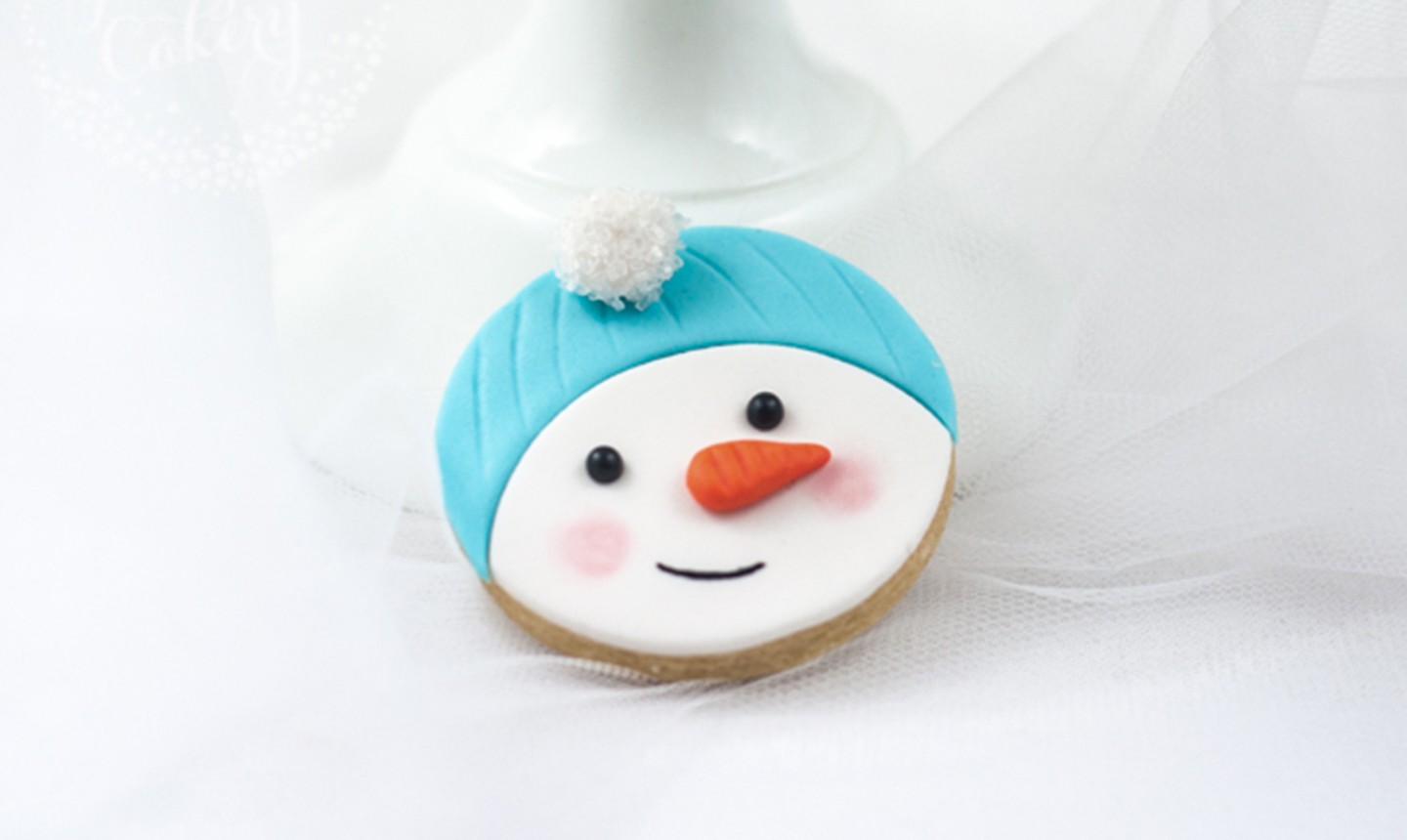 finished snowman fondant cookie