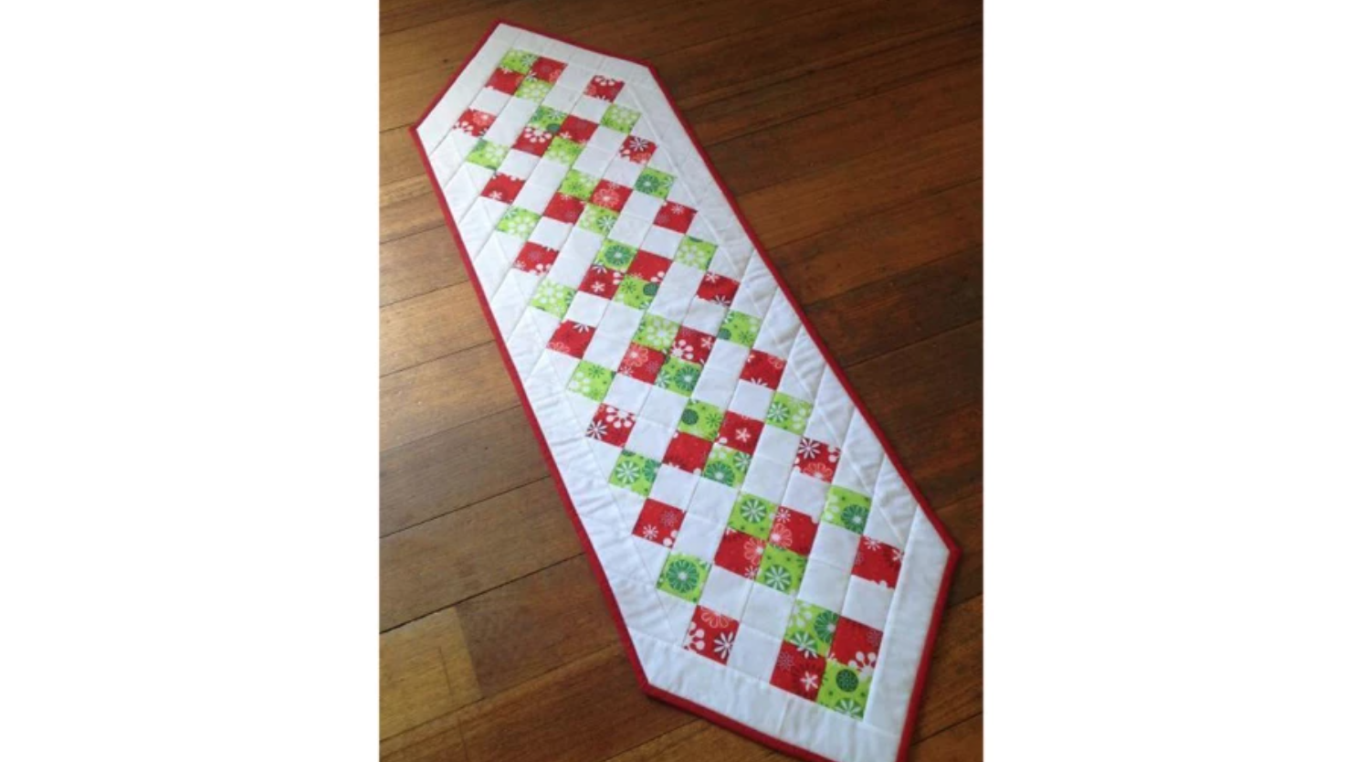 8 Christmas Table Runner Patterns That Stitch Up Quick