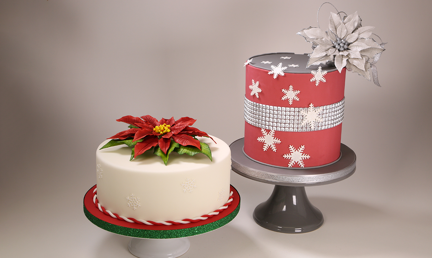 20 Pretty Festive Cakes For Birthday & Holidays : White and Red Christmas  Cake