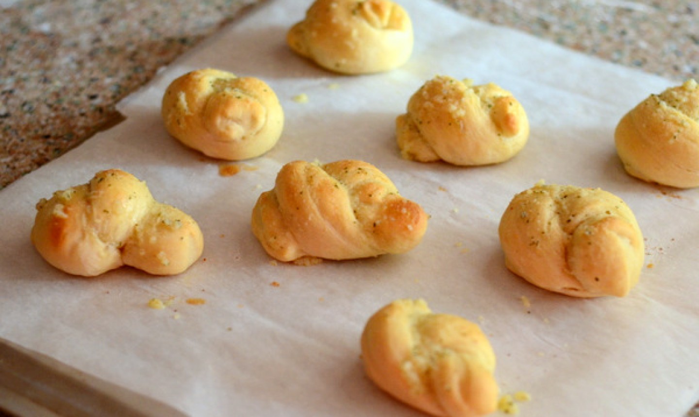 baked garlic knots