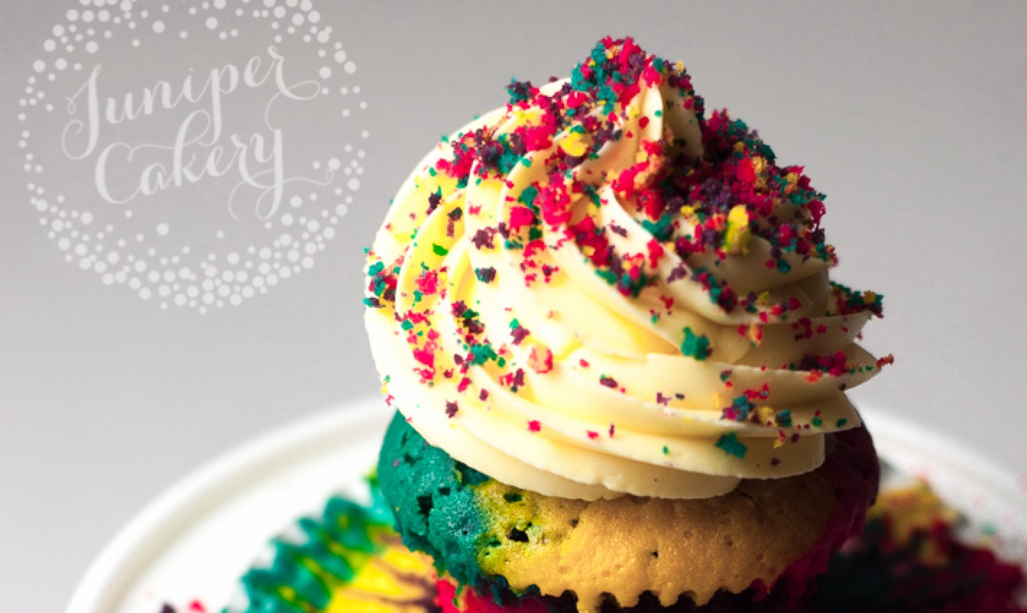 detail rainbow cupcake