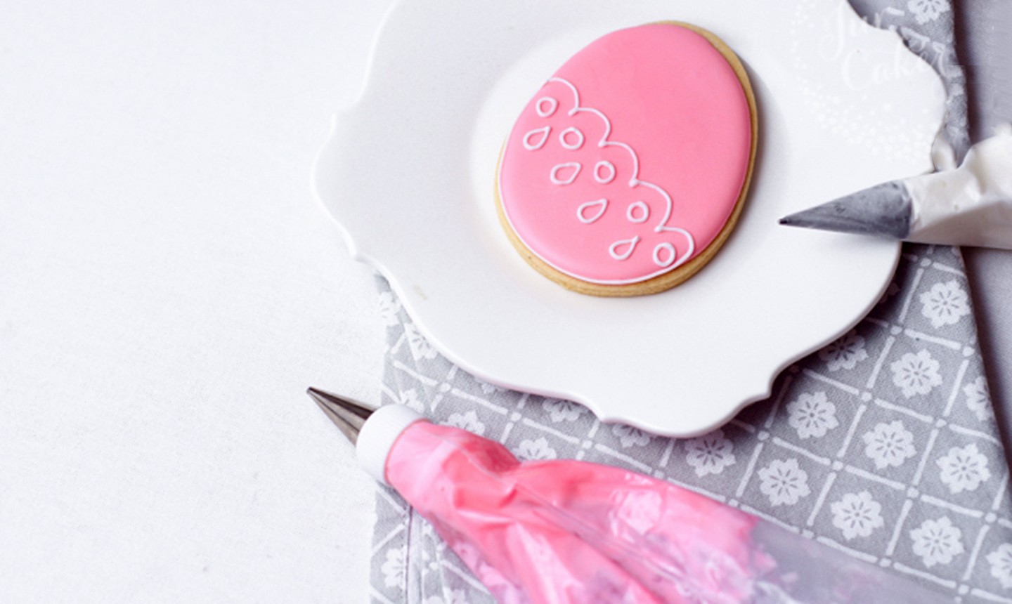 piping outline on lace easter cookie