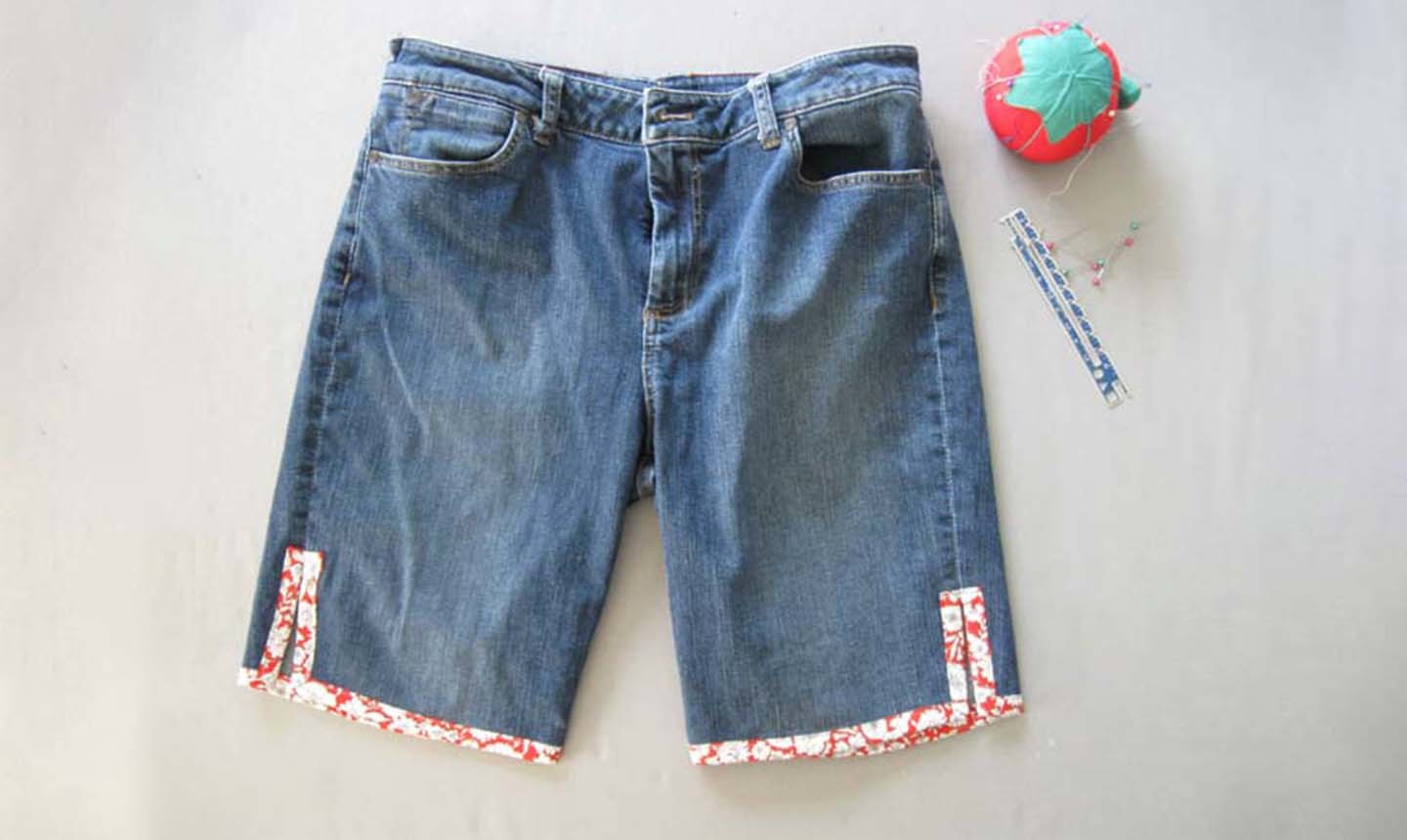 HOW TO CUT JEANS INTO SHORTS ✂️👖 