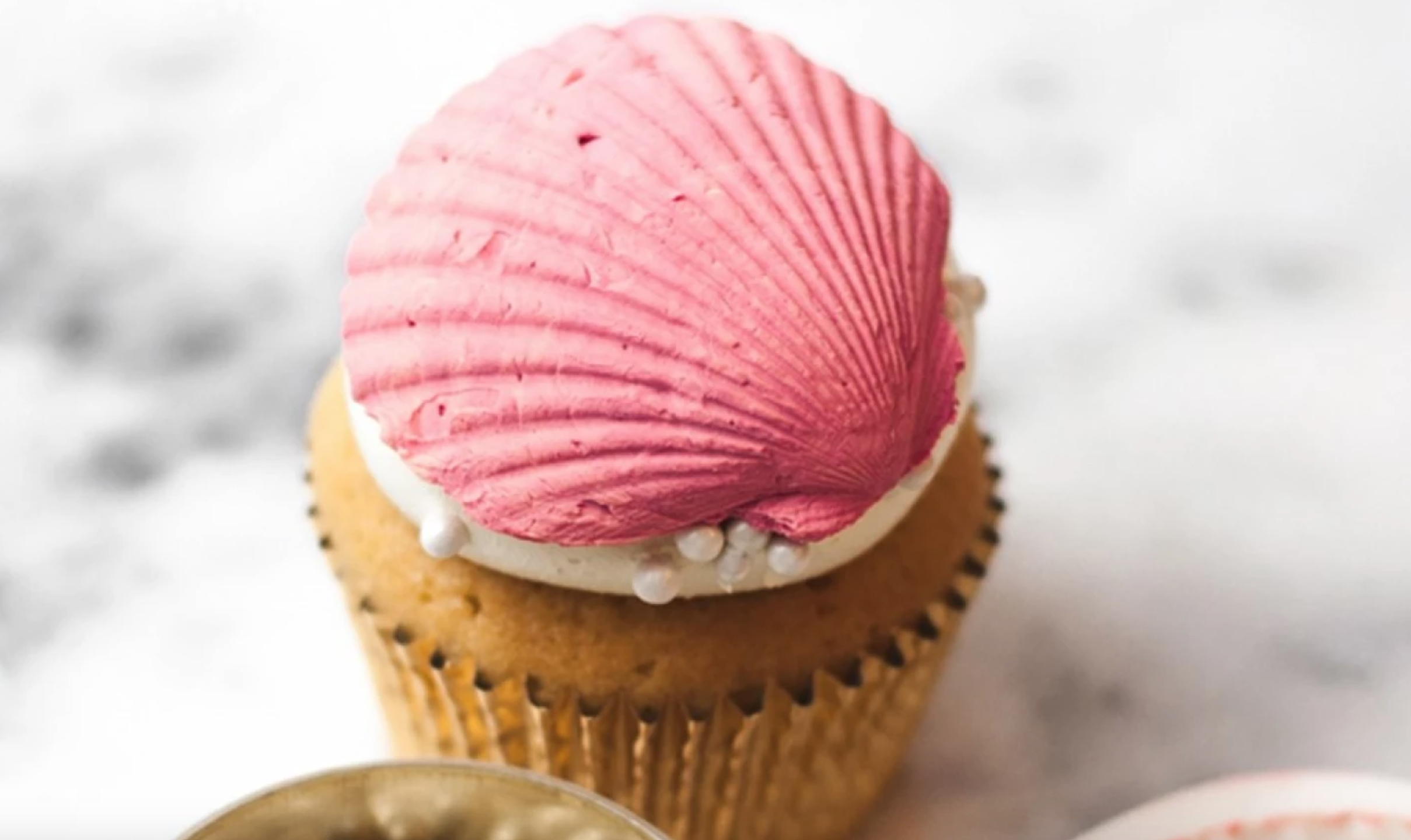buttercream shell cupcake