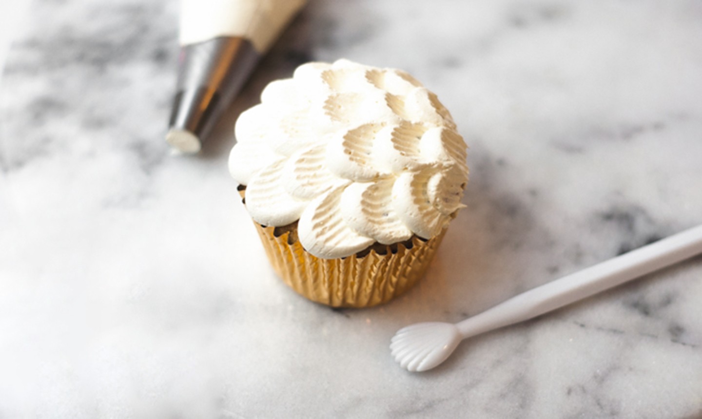 textured buttercream with shell tool