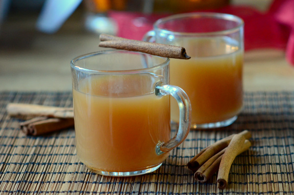 Warm apple cider