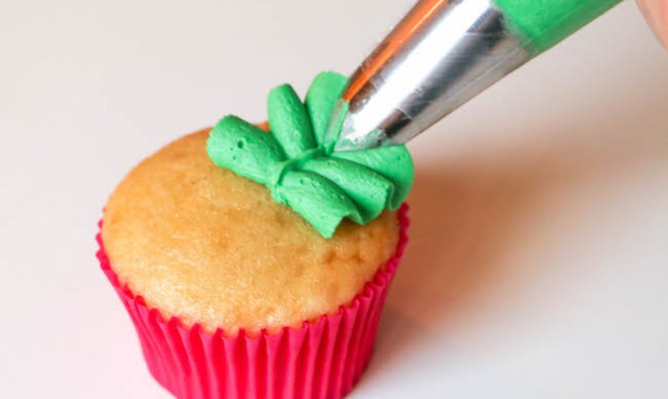 How to Pipe Buttercream Poinsettia Flowers for the Holidays Craftsy