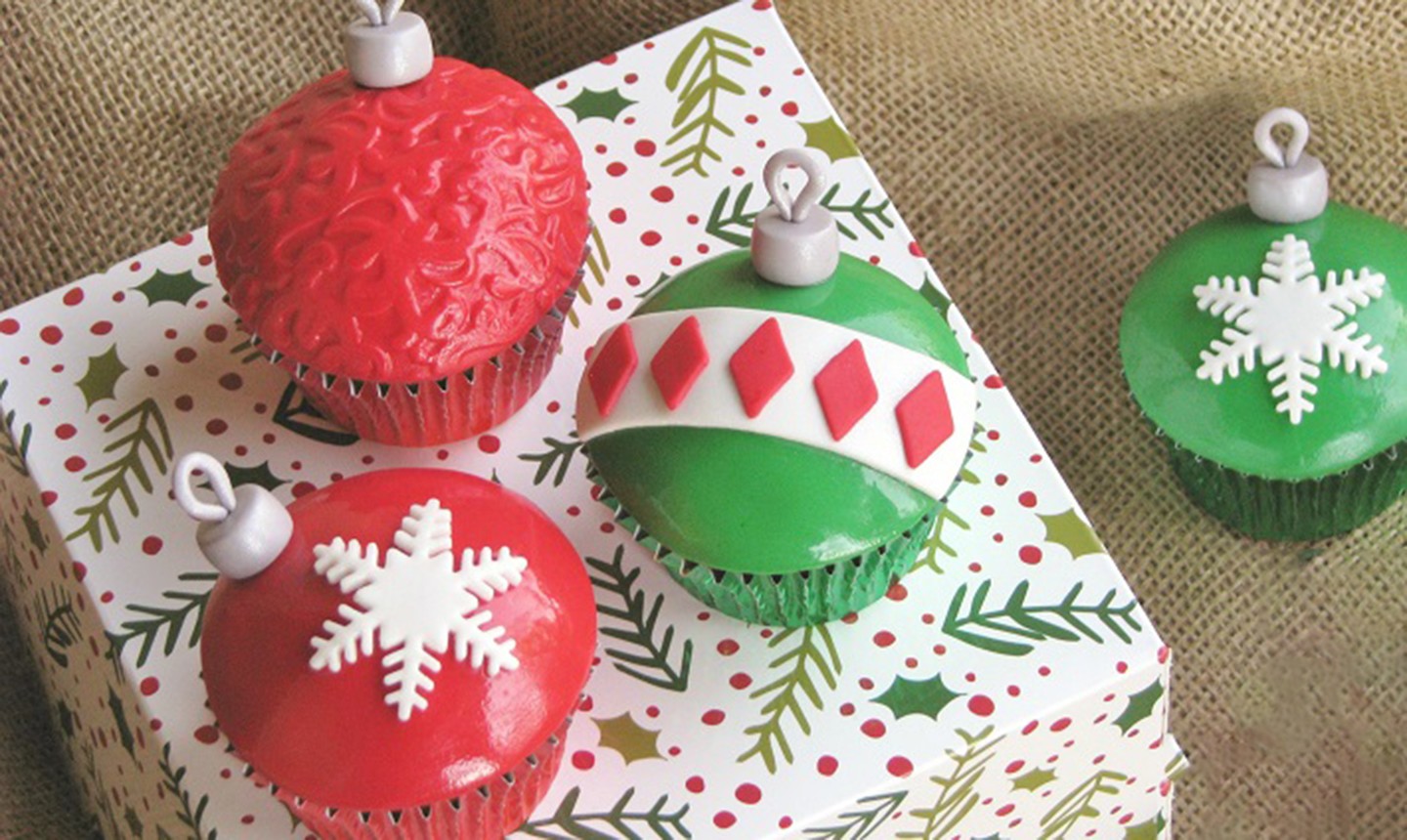 Christmas Ornament Cupcakes: Fondant Cupcake Tutorial | Craftsy ...