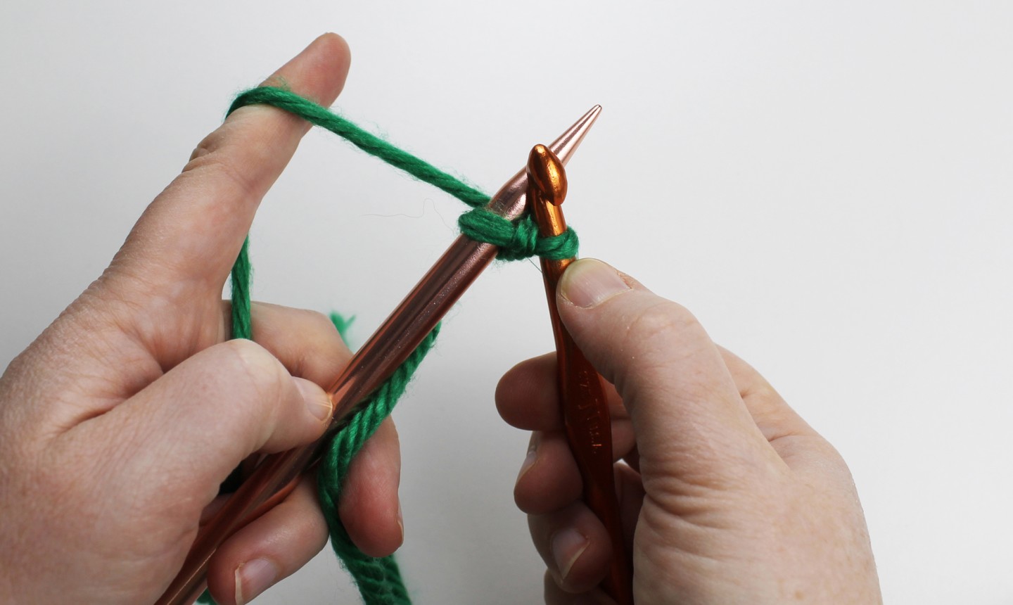 How to do the crochet cast-on in knitting [step-by-step + slo-mo video]