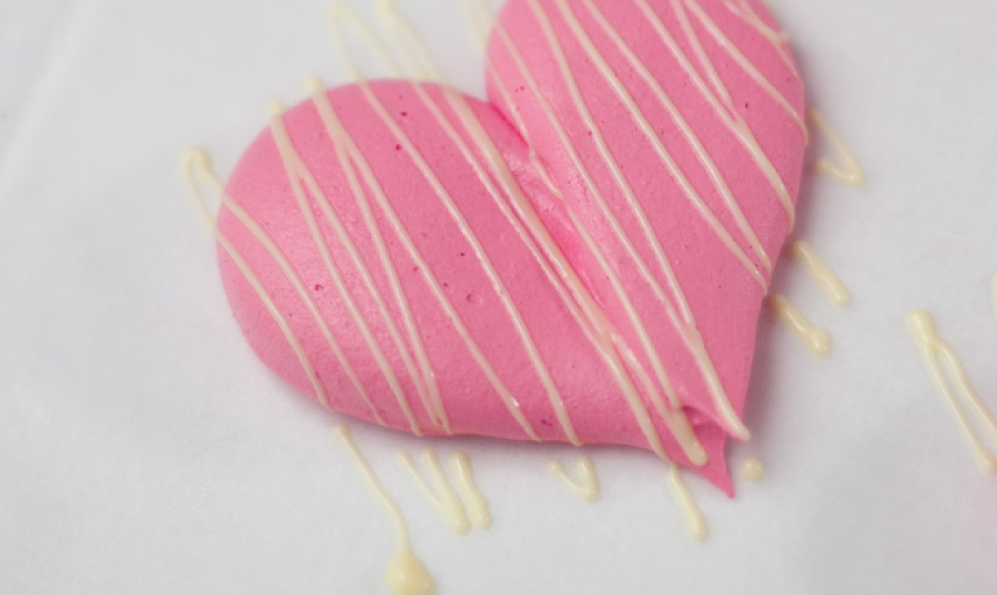 decorating meringue heart