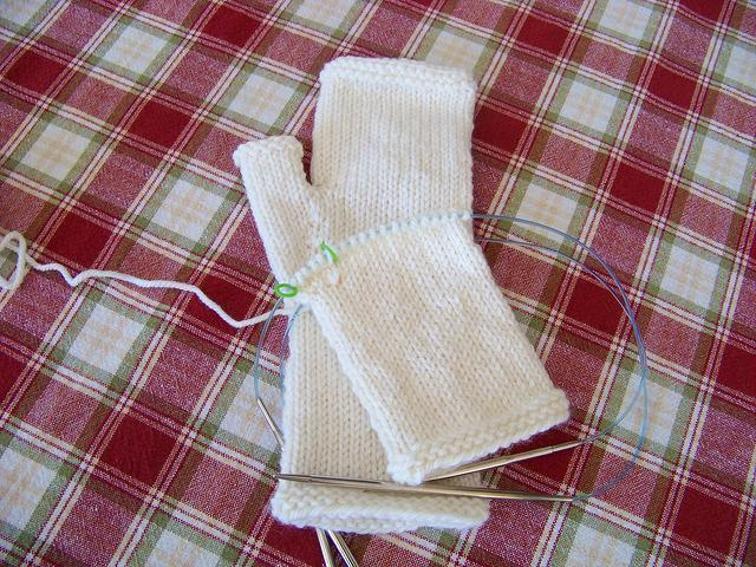 easy knitted fingerless gloves