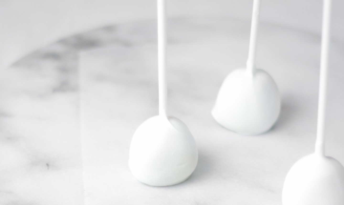 dipped white cake pops