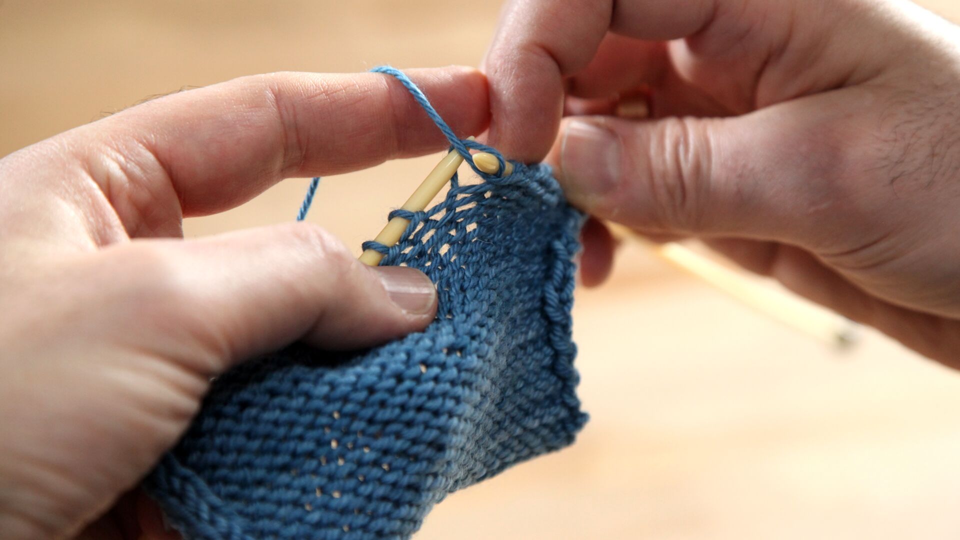 Knit Basics: Knitting Styles  Continential or English? - Stolen Stitches