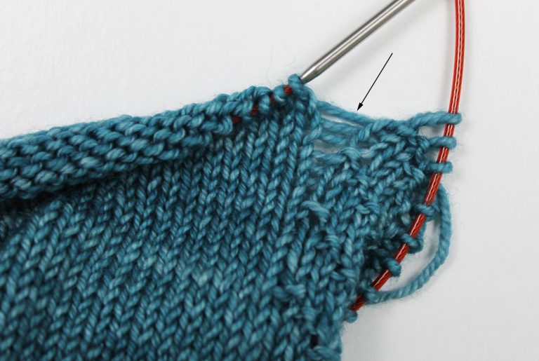 5 Ways to Avoid “Ladders” When Knitting in the Roundarticle featured image thumbnail.