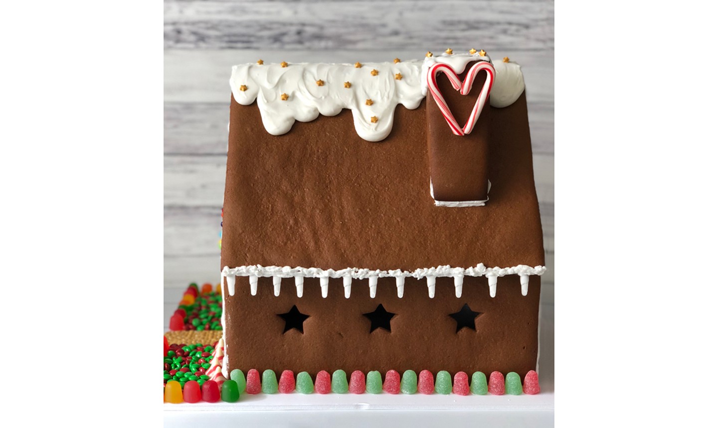 The 13 Best Gingerbread House Candies For Decorating | Craftsy ...