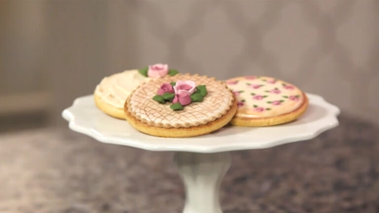 Sweet Elegance: 16 Cookie-Decorating Techniquesproduct featured image thumbnail.