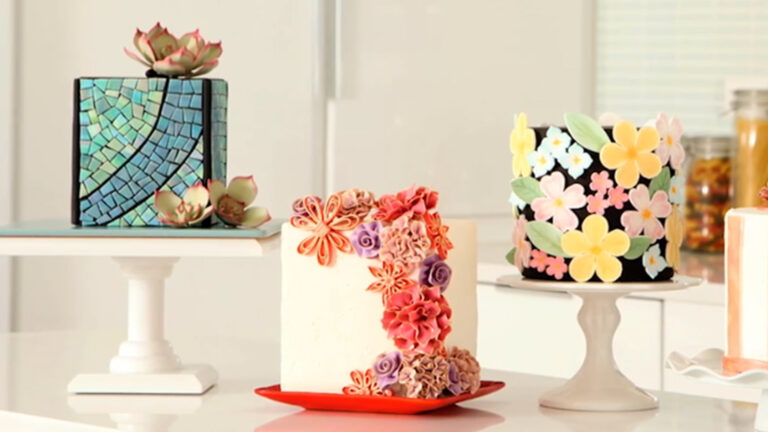 The Wilton Method®: Stunning Small Cakesproduct featured image thumbnail.