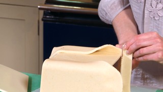 Covering Cakes With Marzipan