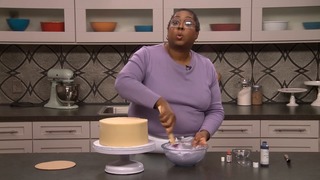 Coating the Cake in Royal Icing