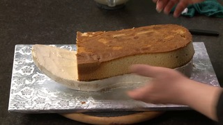 Sculpting the Shoe Cake