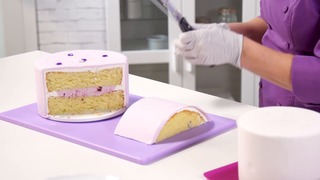 Disassembling & Cutting Cake