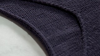 T-Shirt Finishing Tips: Hems, Necklines + Weaving in Ends