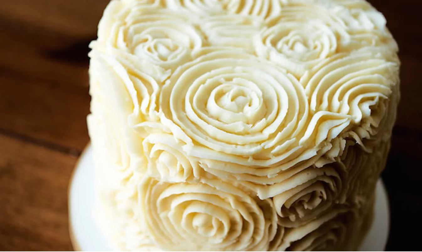 Buttercream frosted cake with design