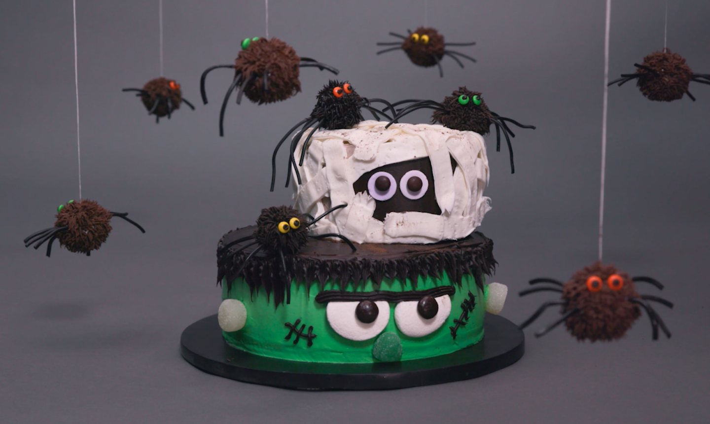 Halloween Spider Cake - The Rebel Chick