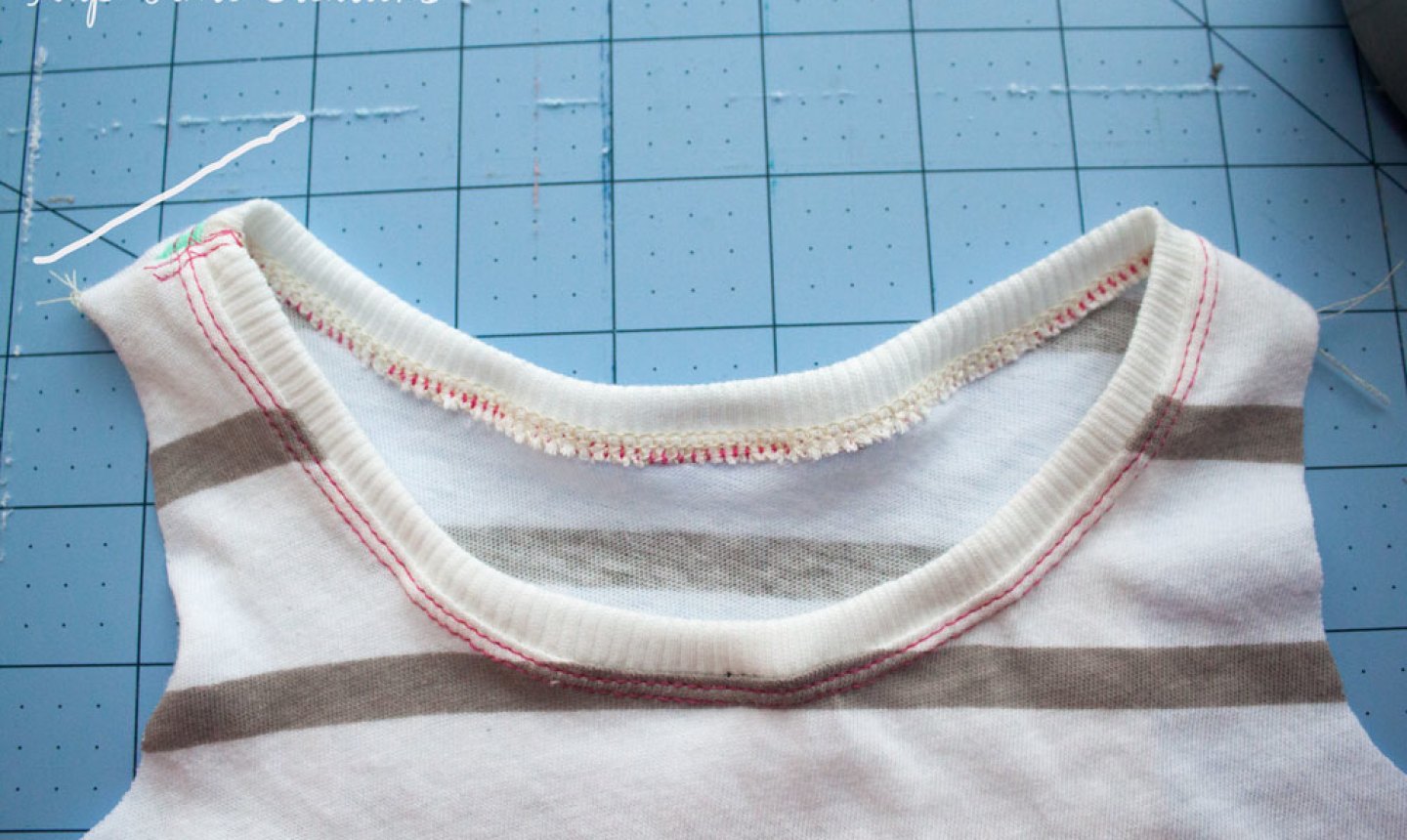 Easy French Binding for Knit Necklines (How To) – Sie Macht