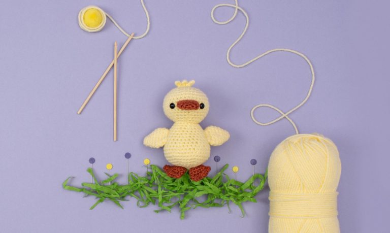 Amigurumi duckling with yarn