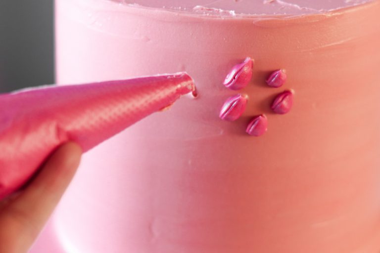 Check Out This Oil Painting Buttercream Technique | Craftsy