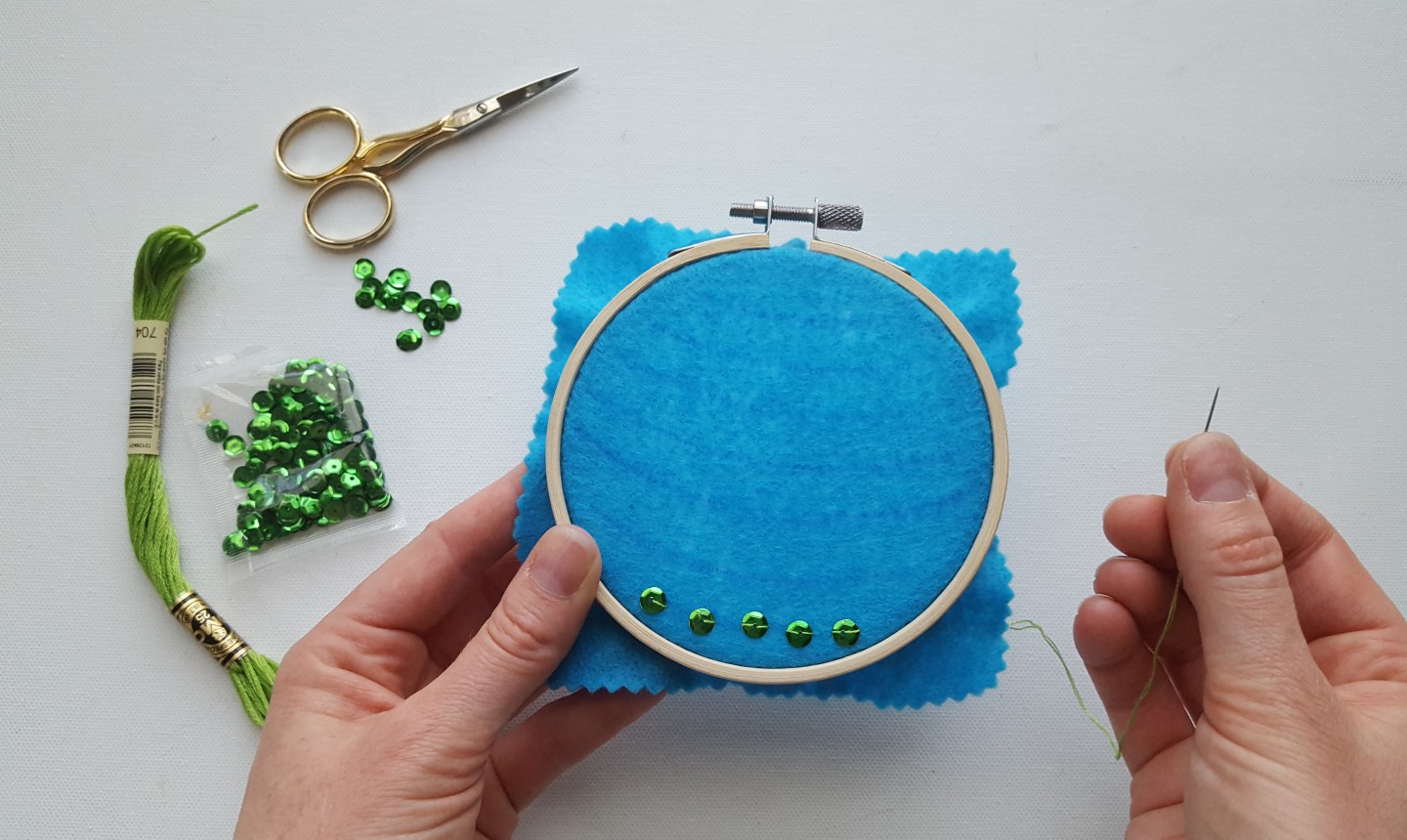 stitching christmas embroidery hoops