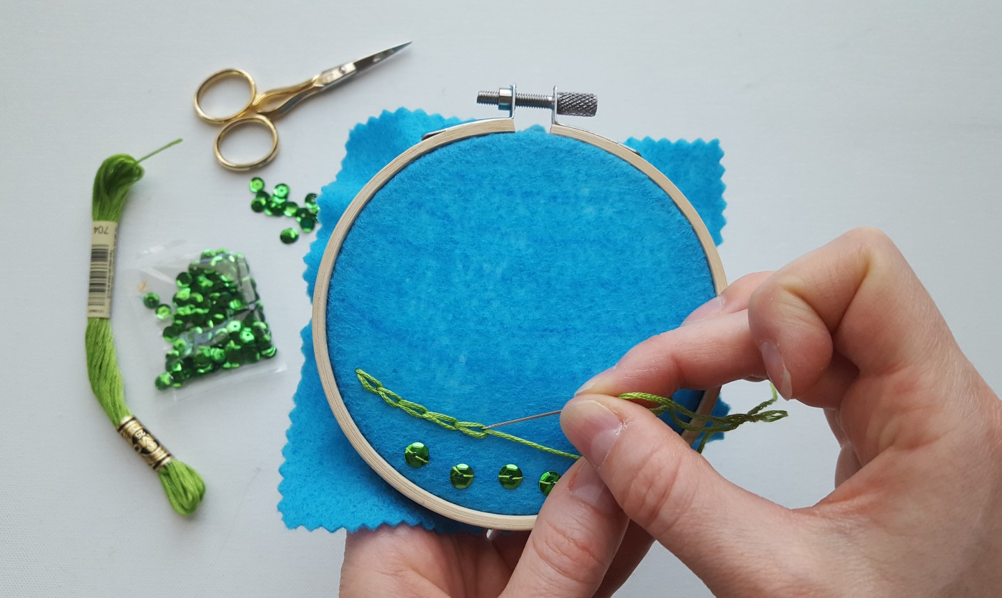 stitching christmas embroidery hoops