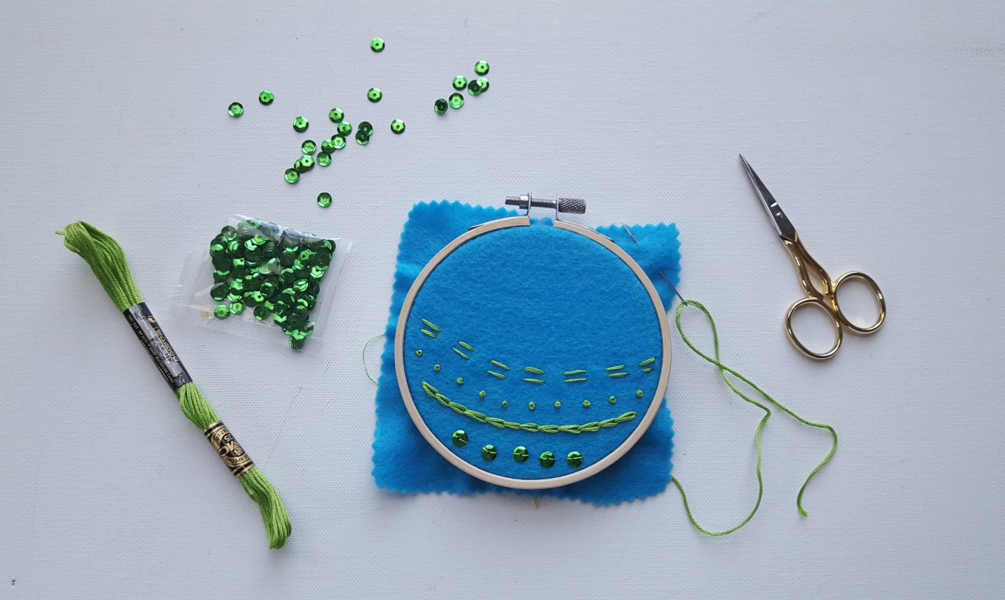 stitching christmas embroidery hoops