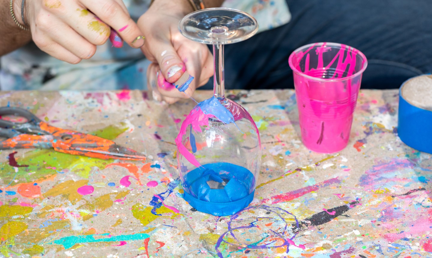 splatter painting wine glass