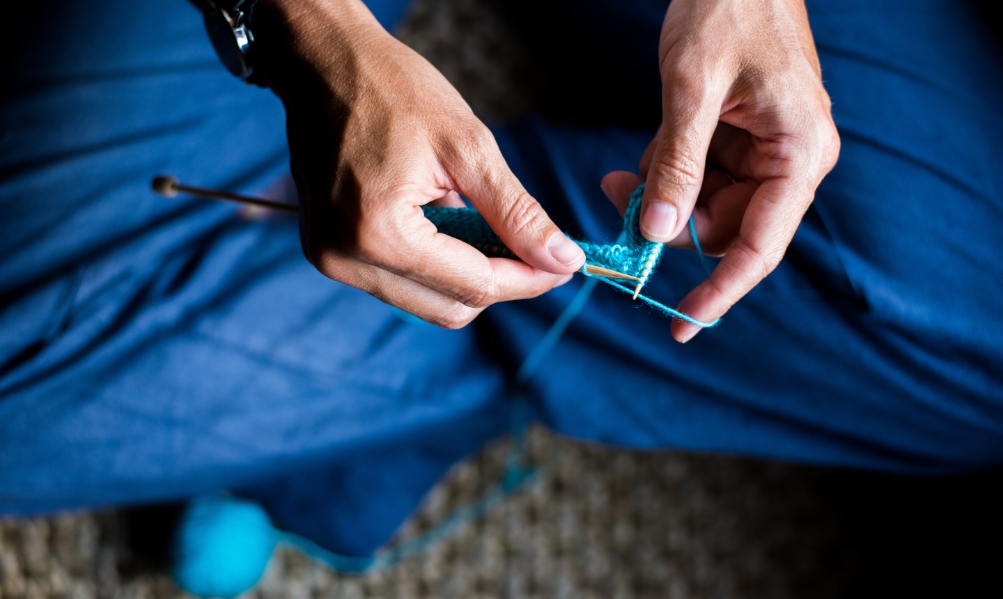 hands knitting