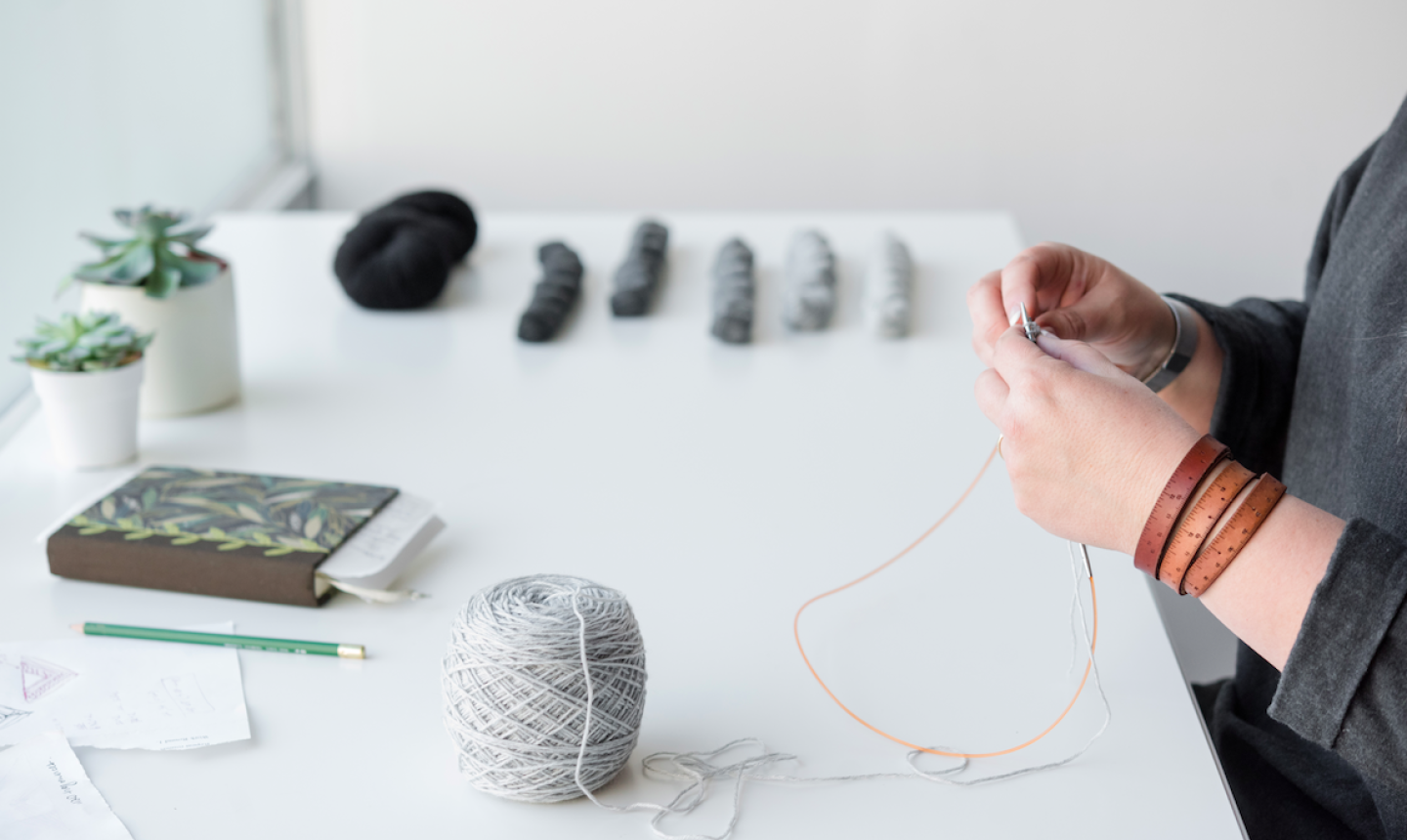 hands knitting