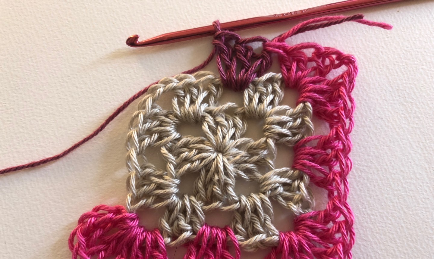 joining third granny square color