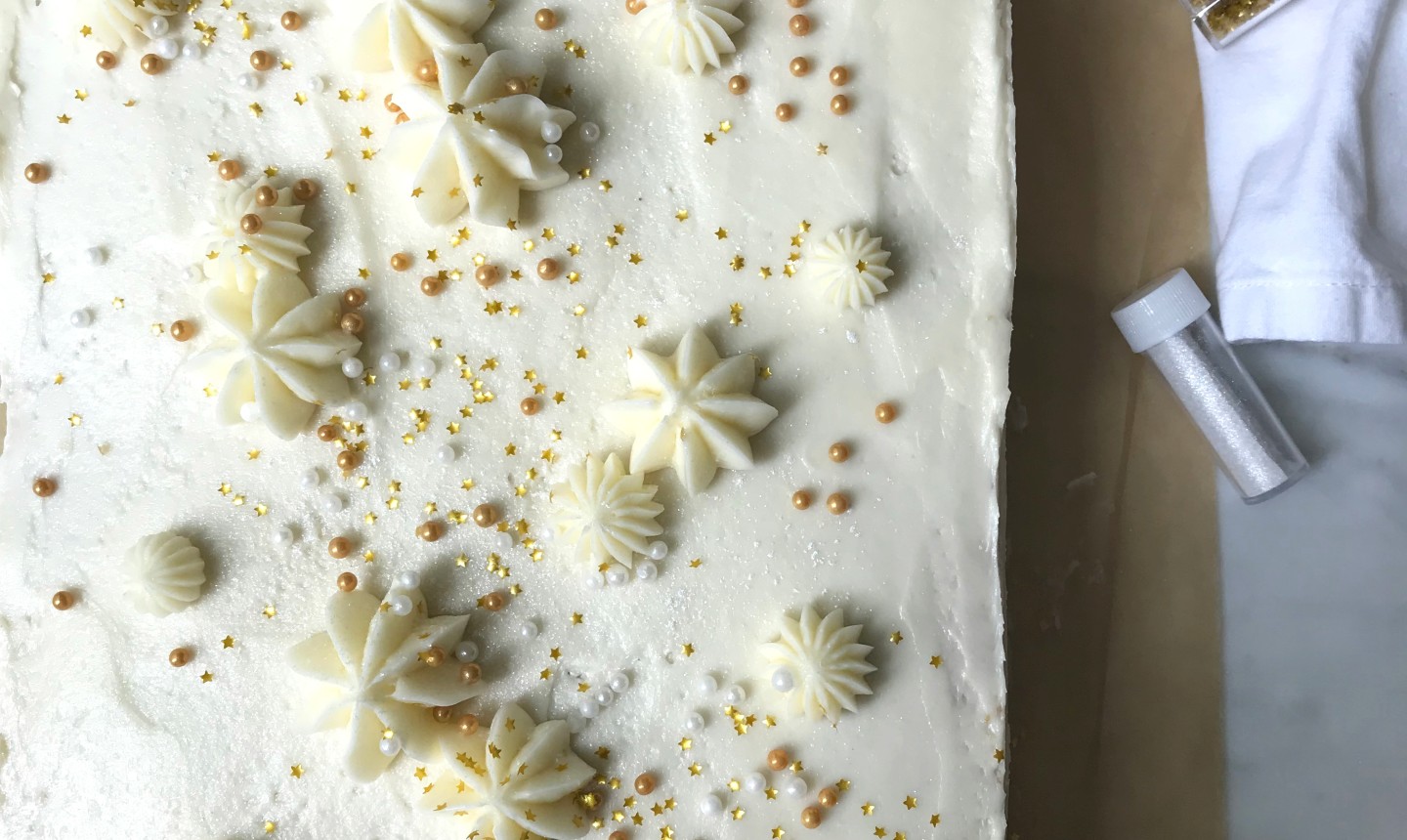 stars and sprinkles buttercream cake