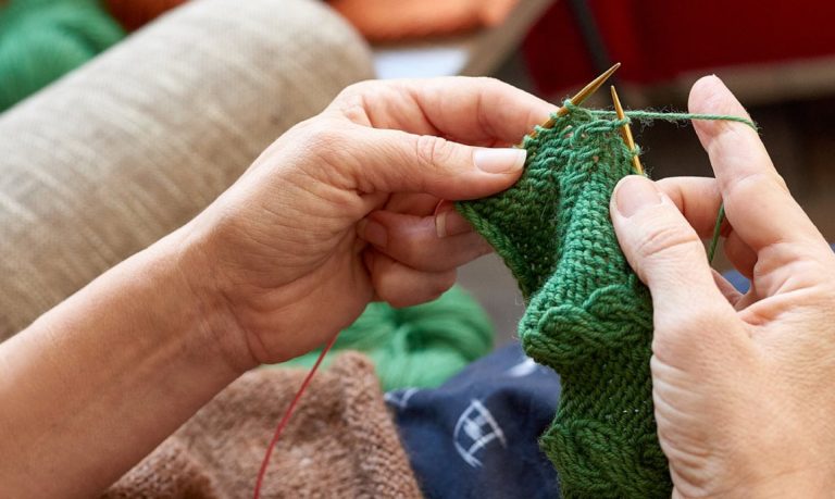 left handed knitting