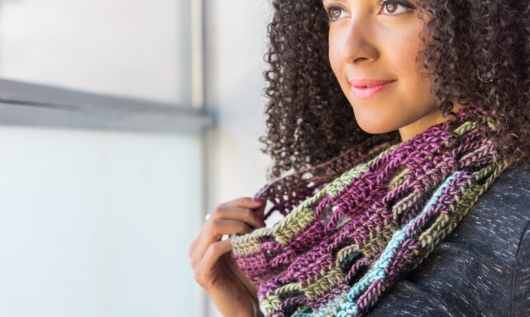woman wearing crochet cowl