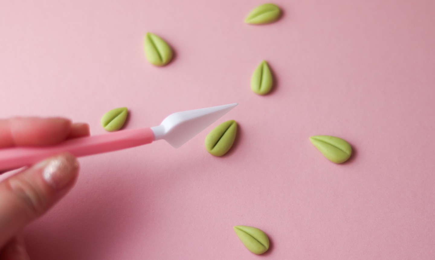 making fondant leaves