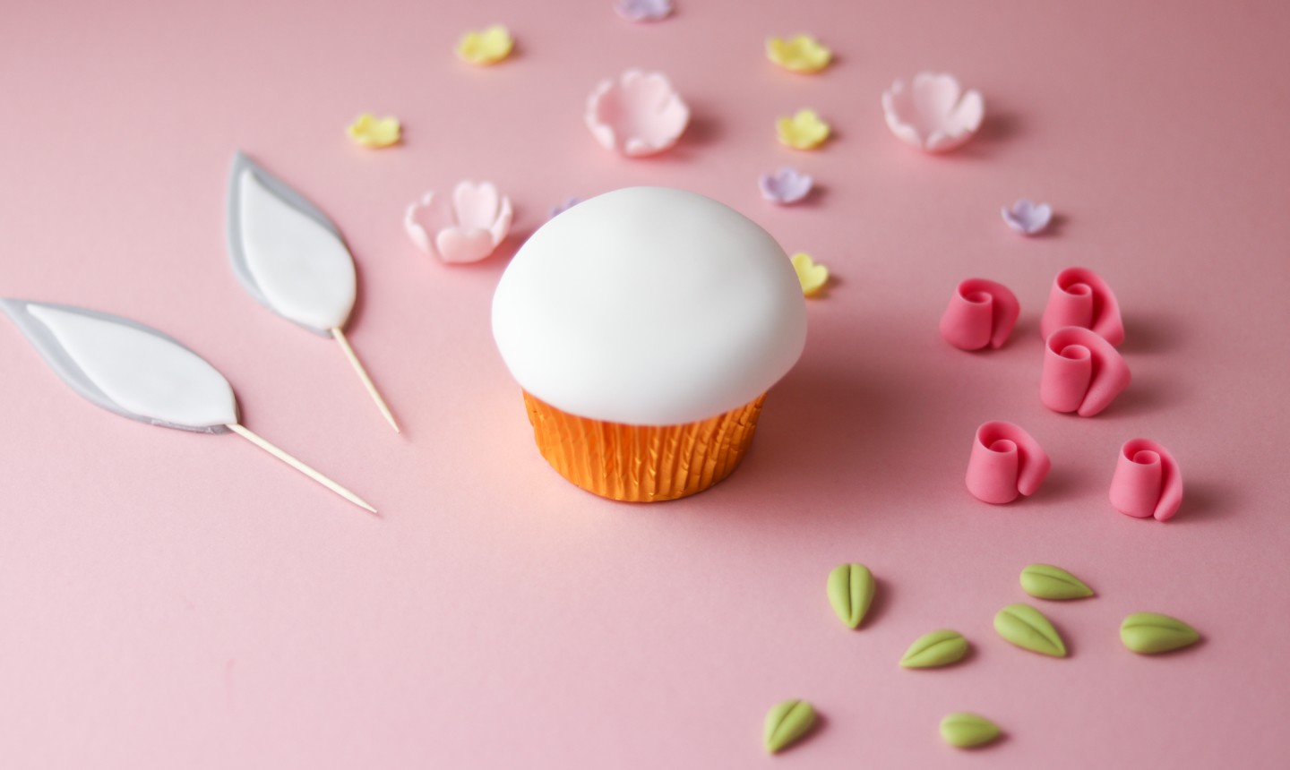 fondant easter flower cupcake pieces