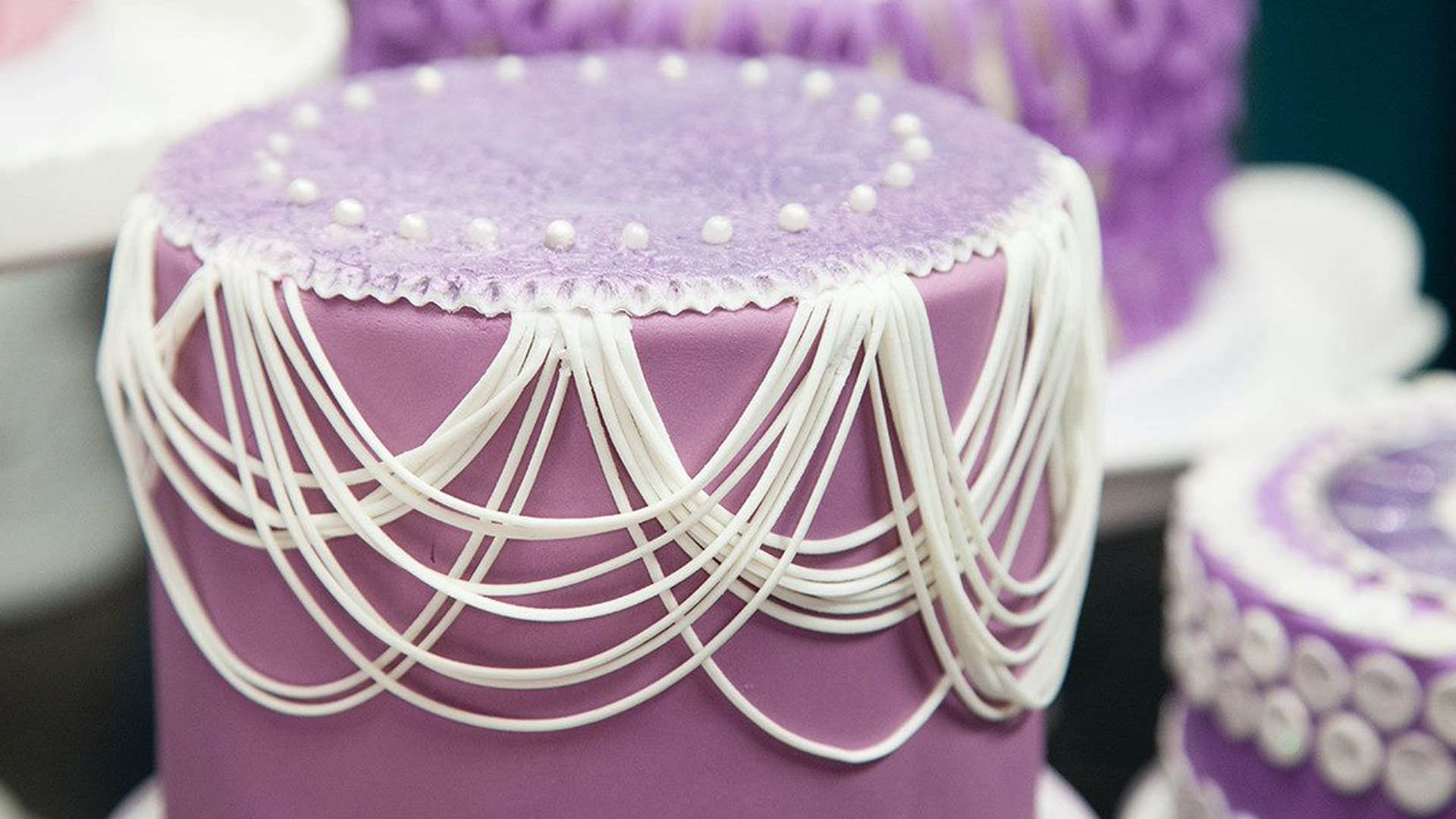 I used to be a cake decorator at a popular supermarket. Here are my 9  secrets to ordering the best cake. | Business Insider India