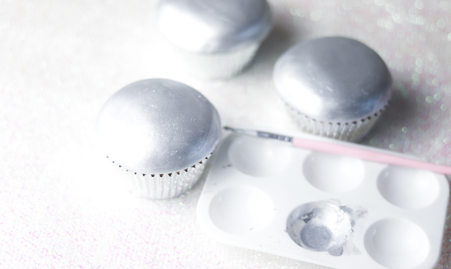 painting gray fondant