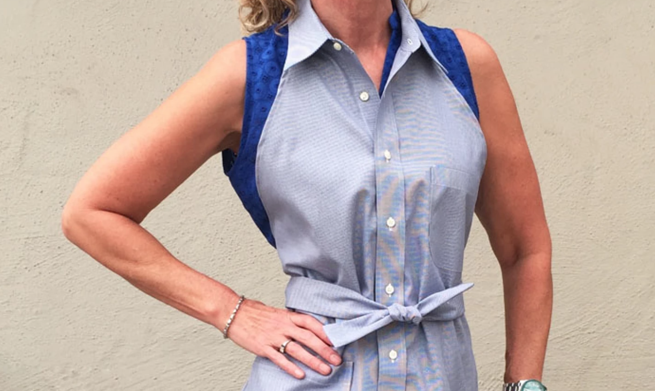 woman wearing shirt apron